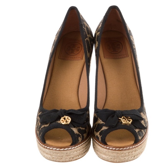 Tory Burch Shoes - ❤️🦋 Tory Burch round-toe wedge❤️🦋